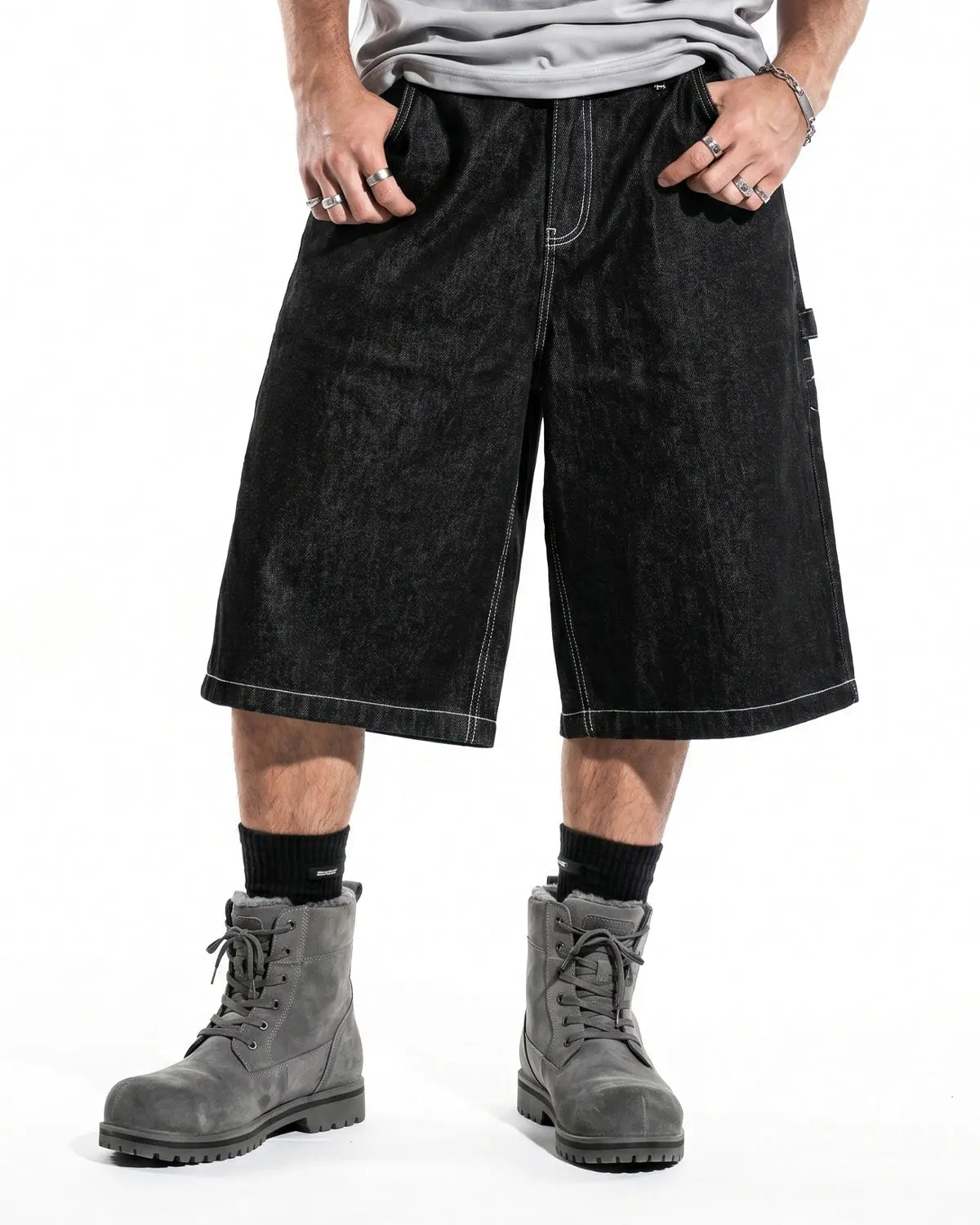 Bermudas cargo de corte crudo con costuras en contraste
