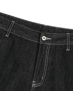 Bermudas cargo de corte crudo con costuras en contraste